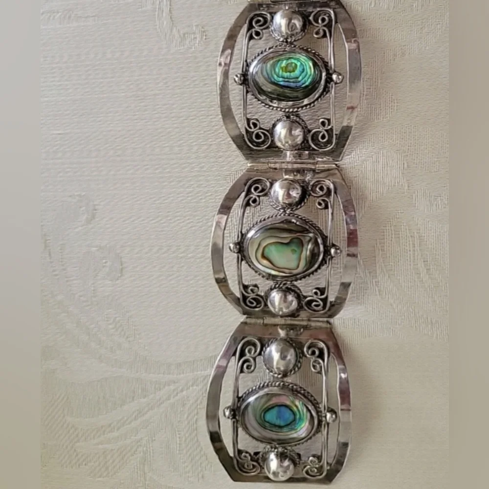 Elegant Sterling Silver and Abalone Bracelet Approx. 6" Length. - Picture 2 of 6